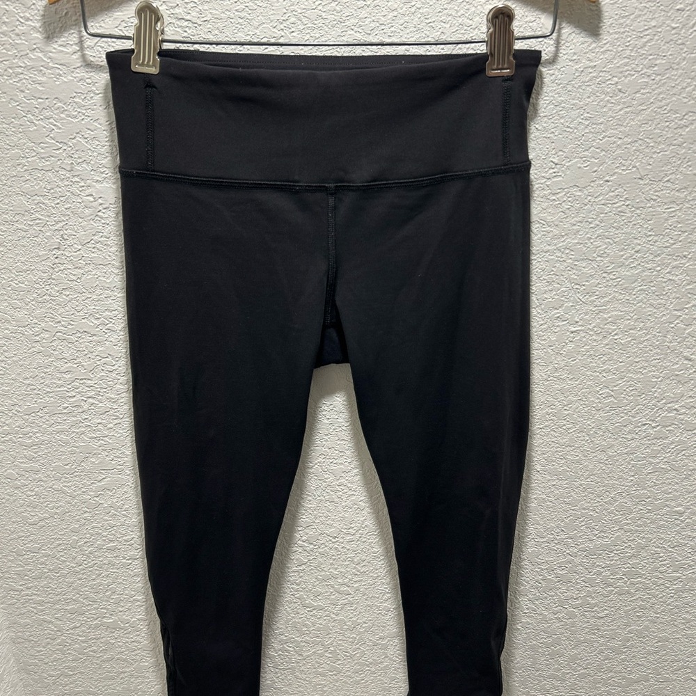 lululemon athletica Black capris sz:4